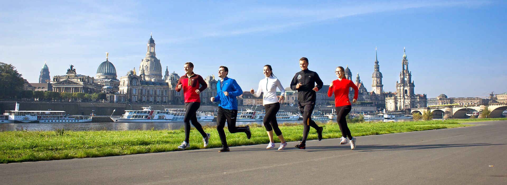 Gruppe Läufer an der Elbe in Dresden